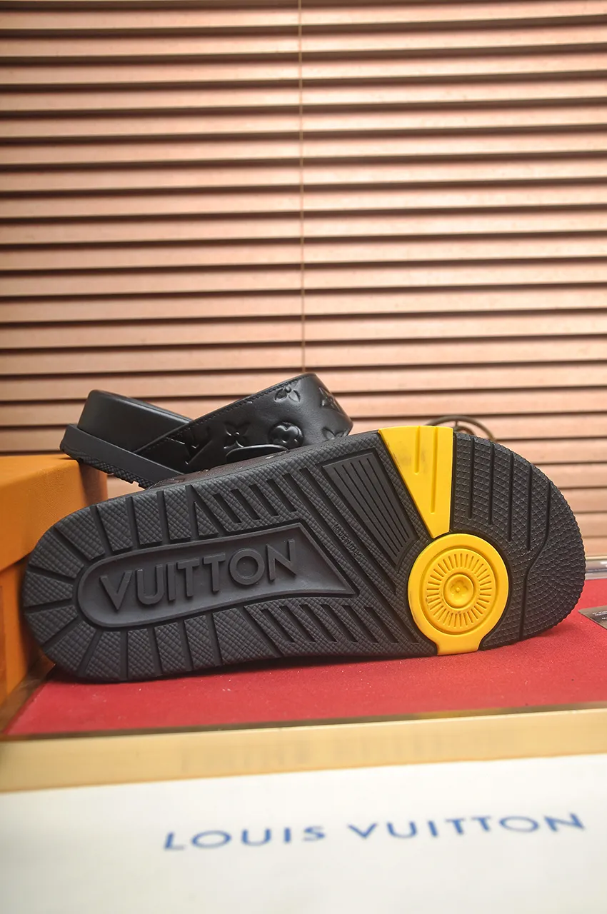 Men's shoes 💰400💶 [Louis Vuitton LV slippers] (high-end cowhide) counter 1:1 fashion style, a must-have for summer! The designer used LV’s iconic outsole. The original simple slippers instantly become fashionable! The upper is made of flexible special cowhide leather straps alternately, and the workmanship is exquisite! A must-have for stylish men in summer, size 38-45 (45 customized)